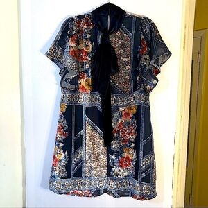 FATE by LFD Velvet Flutter Sleeve Floral Dress Size Medium‎